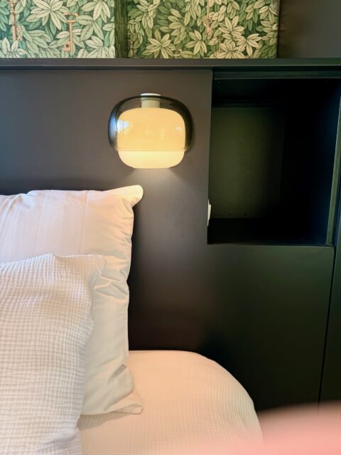 Bedroom with king size bed and botanical wallpaper in boutique BB Ghent